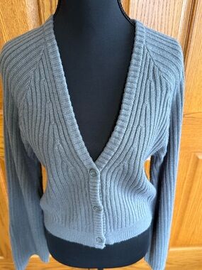 Divided H&M cropped ribbed sweater with bell sleeves. Size S